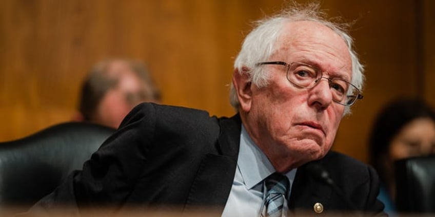 bernie sanders leads lawmakers demanding doj prosecute fossil fuel companies for climate change