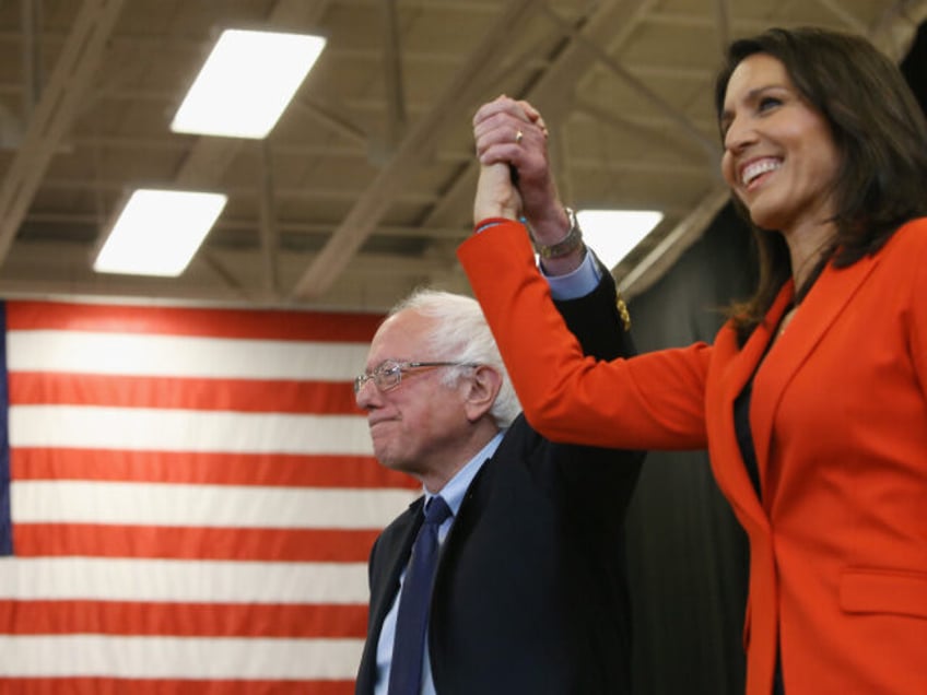 Sen. Bernie Sanders (I-VT), is introduced to speak by Rep.Tulsi Gabbard, (D-HI),(R), durin