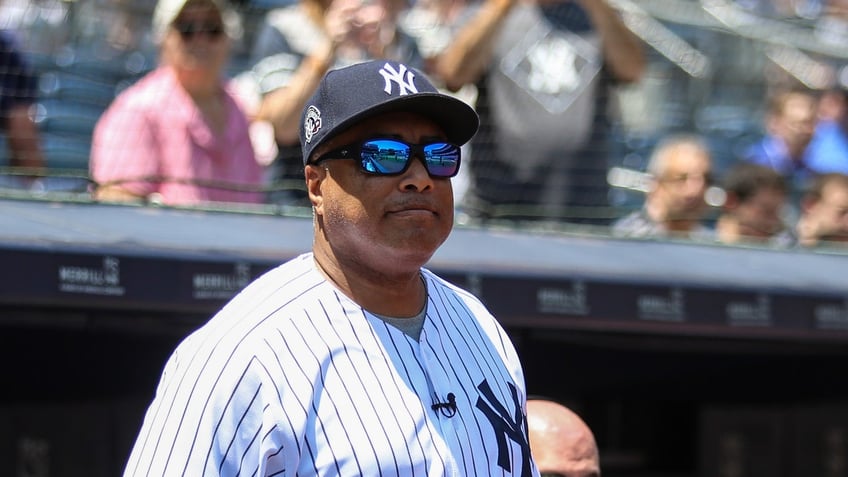 Bernie Williams in dugout