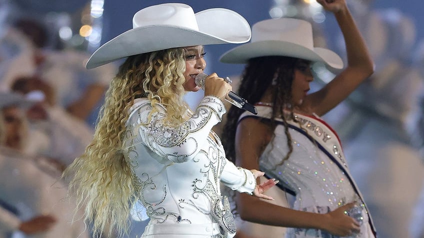 Beyoncé performs in a white cowboy hat