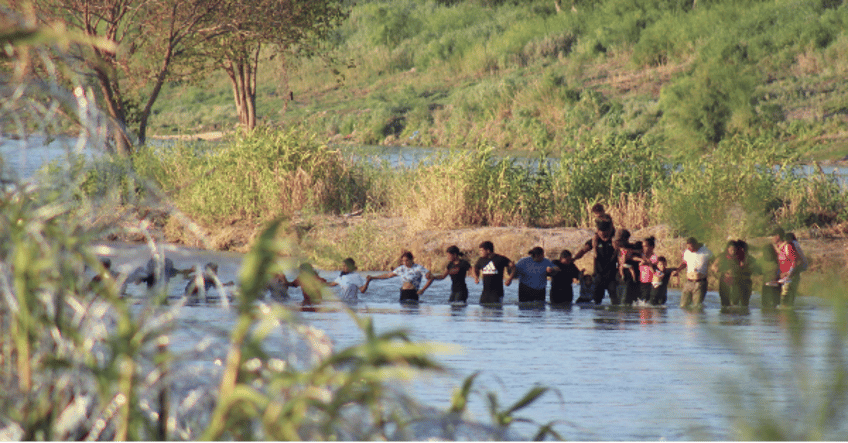 biden admin says border is closed migrant releases in texas continue