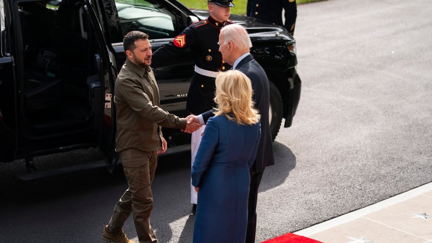 biden announces 325m aid package to ukraine after meeting with zelenskyy