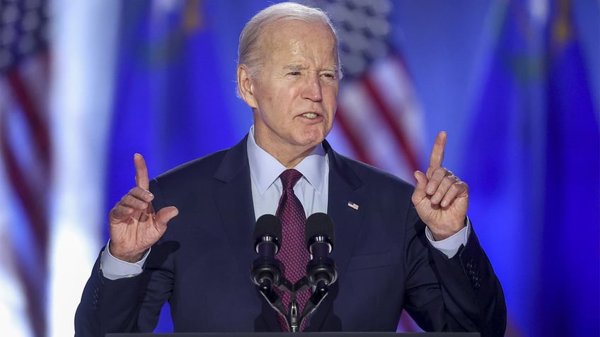 Joe Biden pointing fingers up