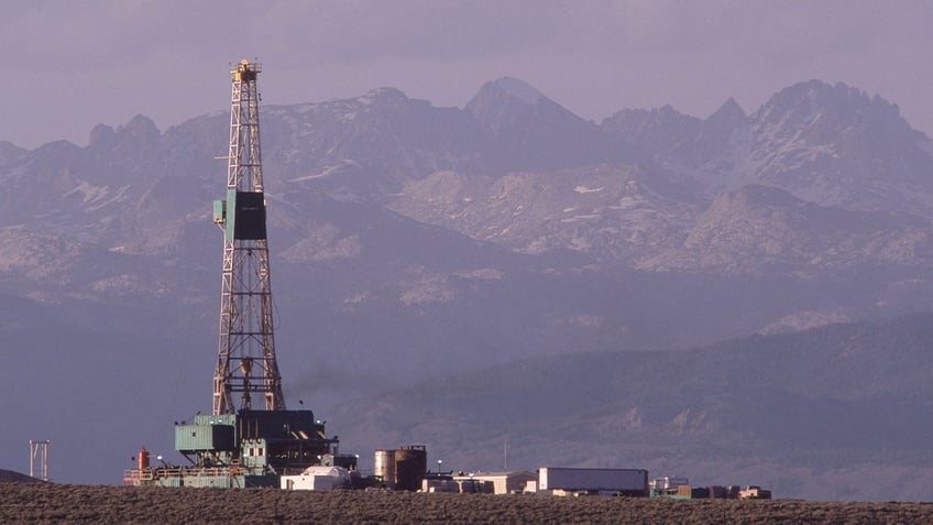 drilling rig in Powder River basin