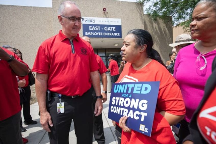 biden calls for fair contract as threat of us auto strike looms