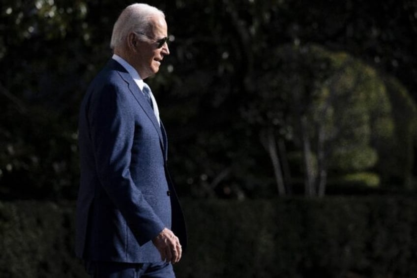 biden faces embarrassment over son hunters tax charges