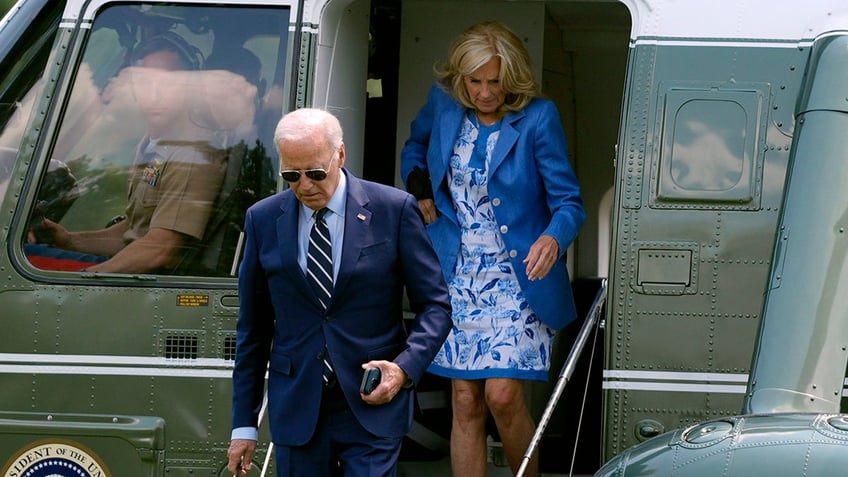 The Bidens get off Marine Force One