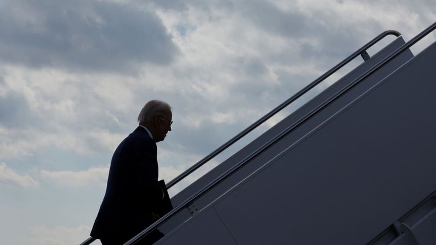 biden insiders want him to walk shorter distances on camera wear shoes that reduce falling risk report