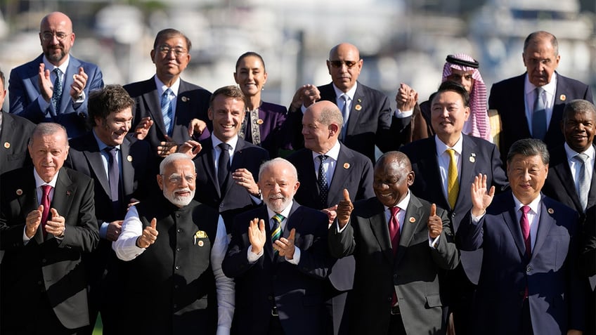 World leaders family photo at G20