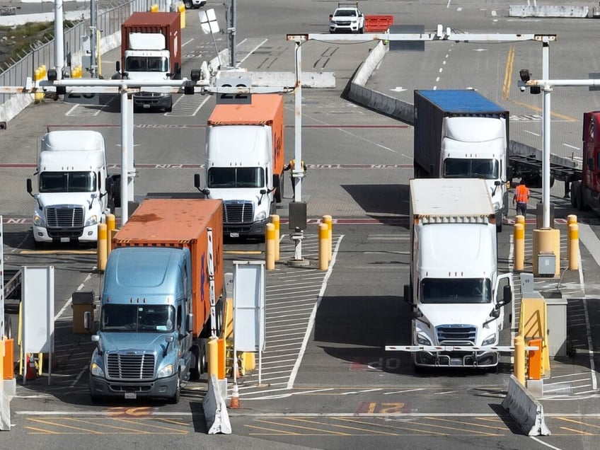 OAKLAND, CALIFORNIA - MARCH 31: In an aerial view, trucks line up to leave a shipping terminal at the Port of Oakland on March 31, 2023 in Oakland, California. The U.S. Environmental Protection Agency (EPA) announced that it will allow California's plan to phase out a variety of diesel-powered trucks in the state and require truck manufacturers to sell more zero-emission electric trucks. Half of all heavy trucks sales of heavy truck in California will have to be electric by 2035. (Photo by Justin Sullivan/Getty Images)