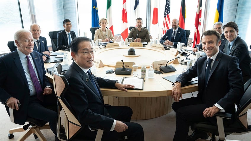 G7 leaders at roundtable