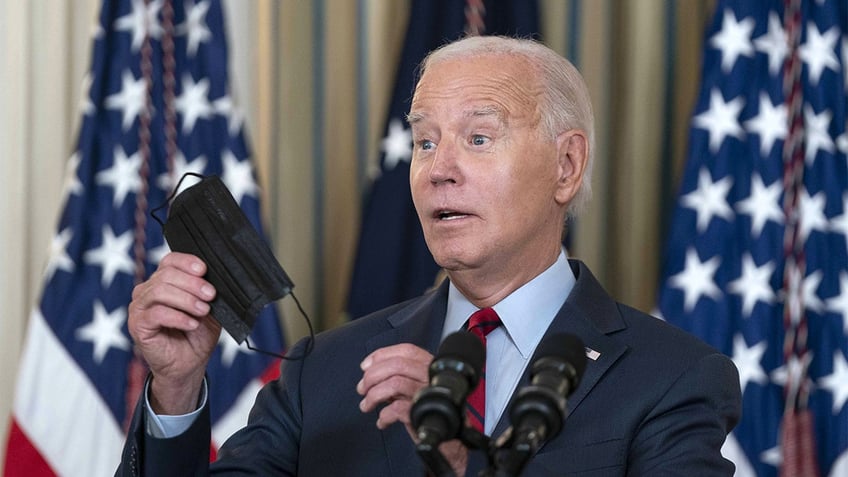 biden staff abruptly end press conference while biden is answering questions