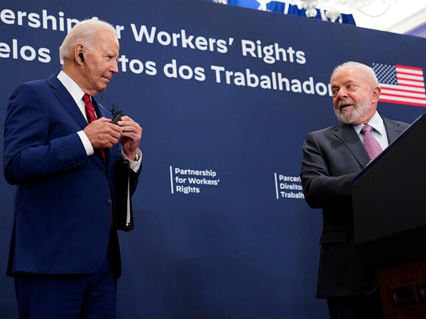 biden stumbles on flag fiddles with earpiece in awkward press conference with brazils president lula