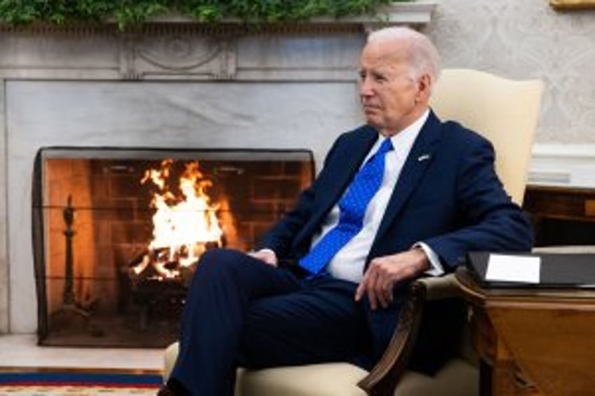 Biden to meet with divided congressional leaders on shutdown, Ukraine aid