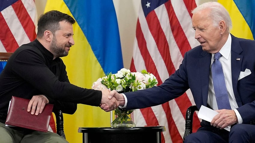 Biden shakes hands with Zelenskyy in Paris