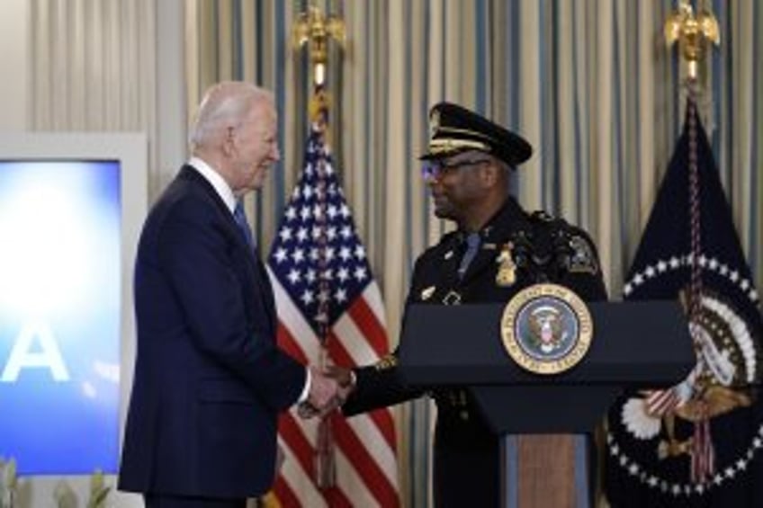 Biden touts crime prevention achievements during meeting with police chiefs