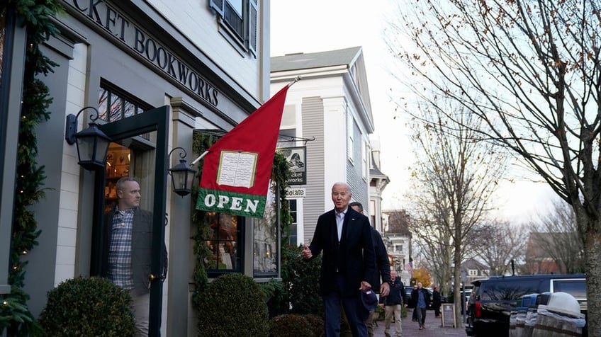 biden tries to hide away in nantucket but cant escape pro palestinian protesters