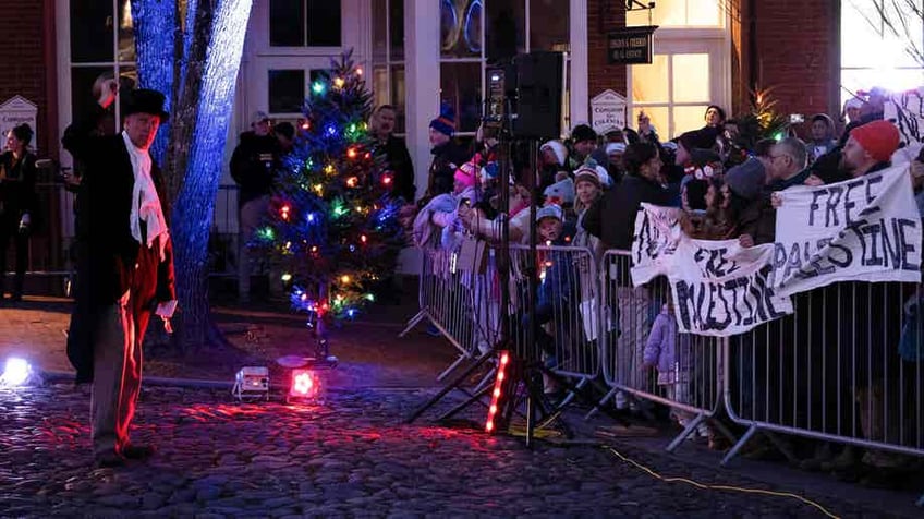 biden tries to hide away in nantucket but cant escape pro palestinian protesters