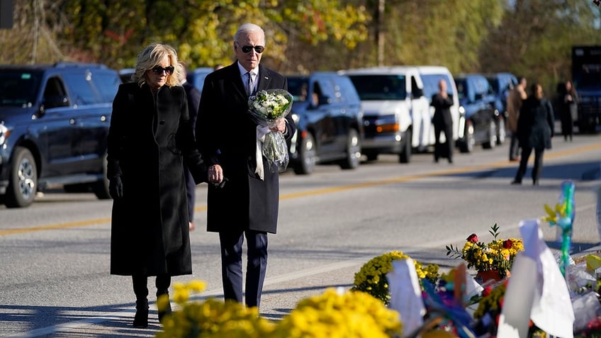 biden visits lewiston maine to comfort residents after mass shooting leaves 13 dead youre not alone