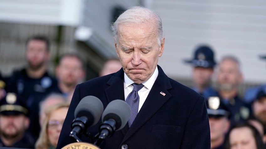 biden visits lewiston maine to comfort residents after mass shooting leaves 13 dead youre not alone