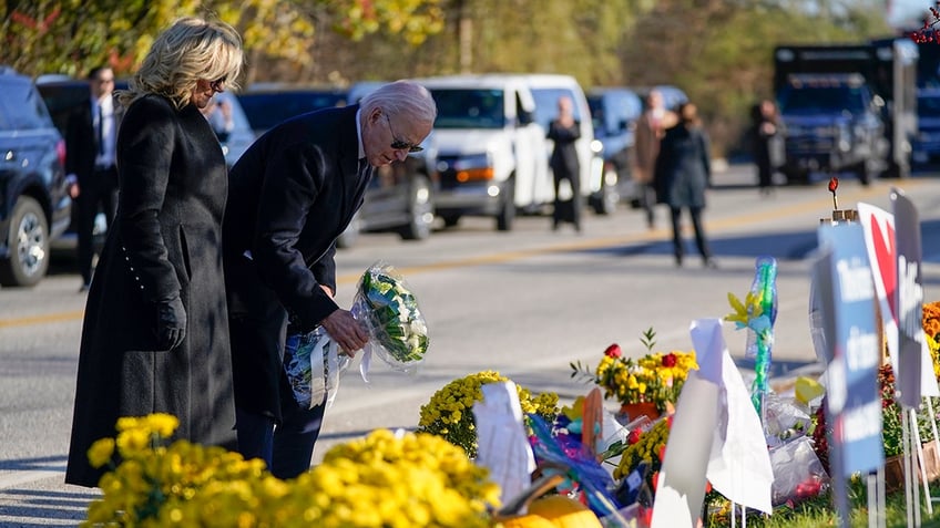 biden visits lewiston maine to comfort residents after mass shooting leaves 13 dead youre not alone