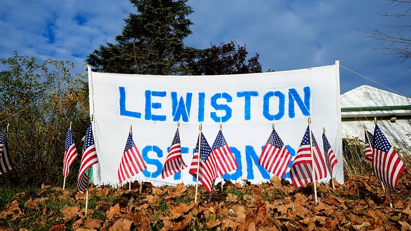 biden visits lewiston maine to comfort residents after mass shooting leaves 18 dead youre not alone