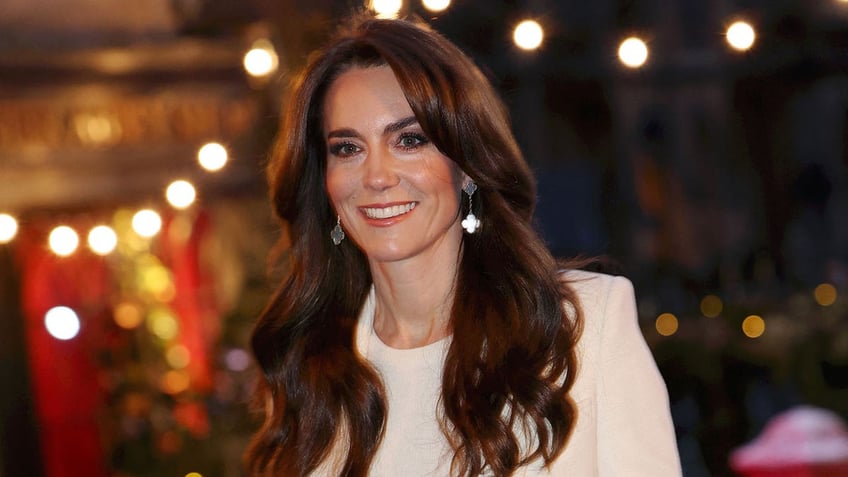 Kate Middleton wears all-white outfit during Christmas ceremony