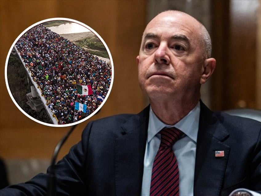 bidens deputies welcomed 250000 border migrants in july