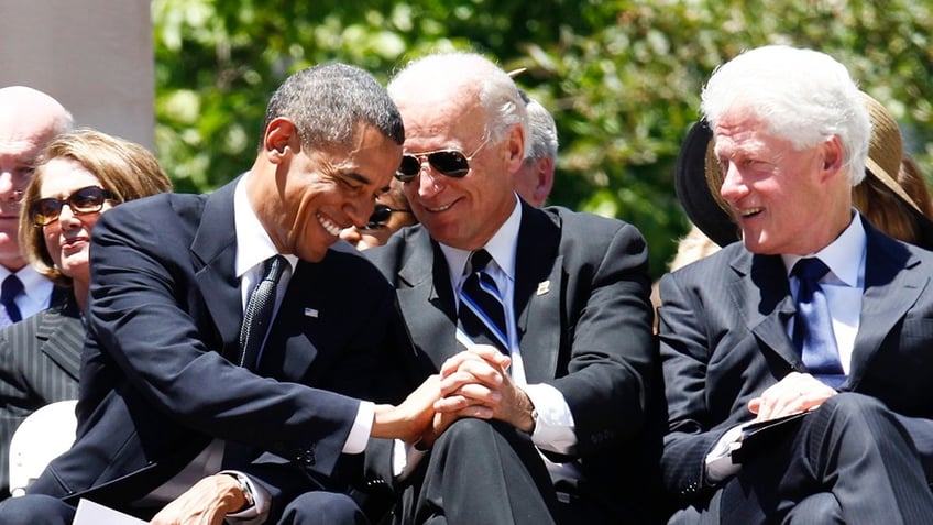 Biden, Obama and Clinton sitting down