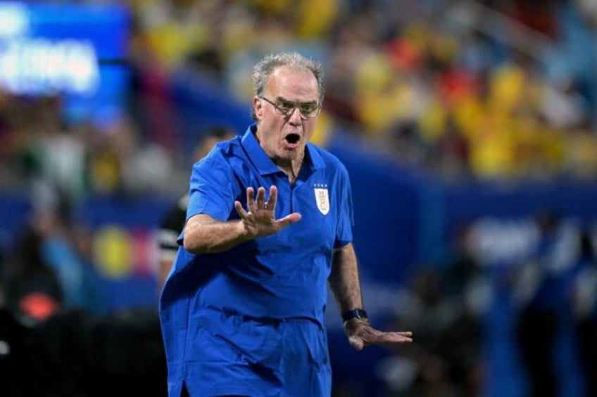 Marcelo Bielsa has defended Uruguay players who clashed with Colombian fans following the