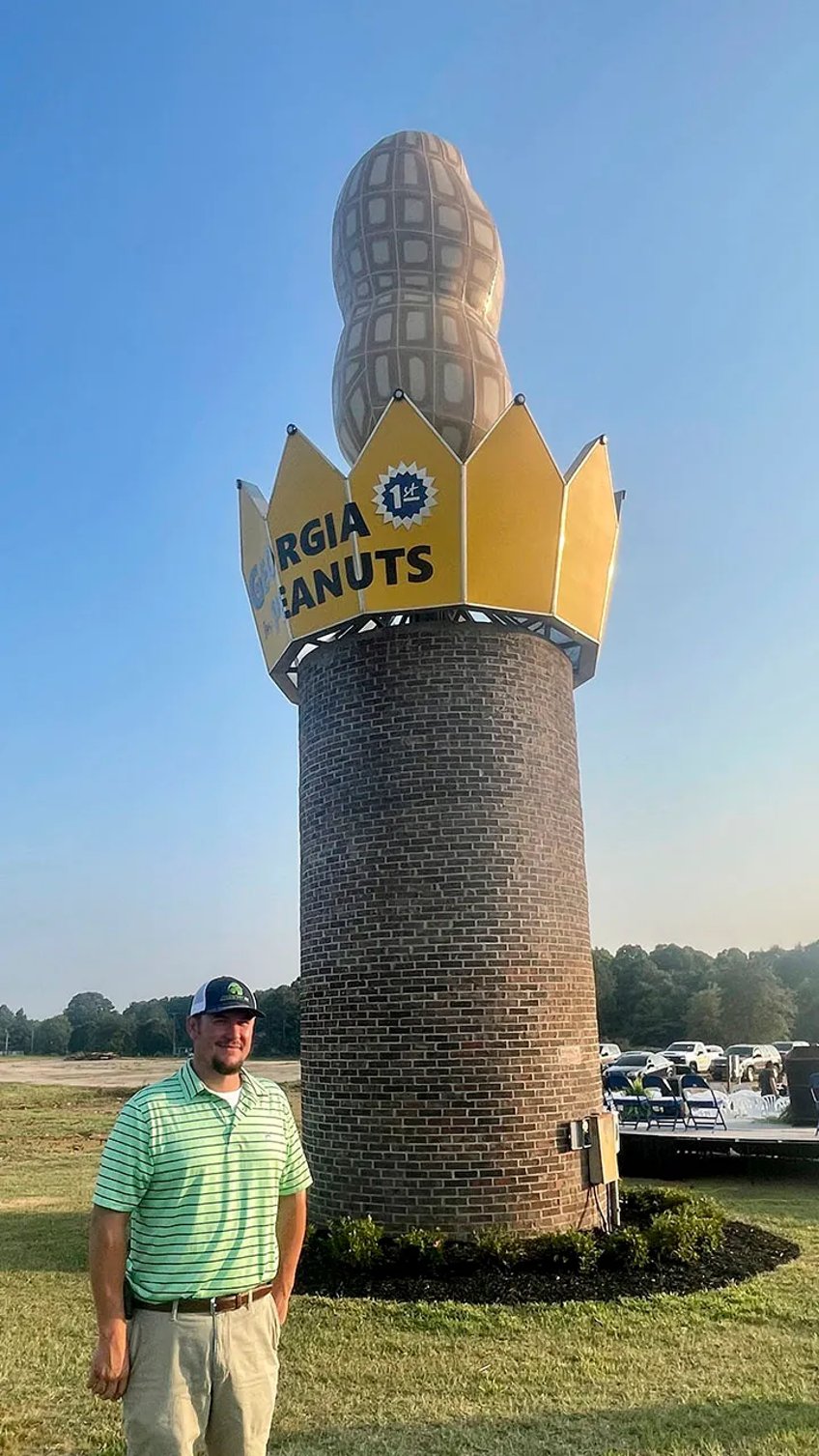 big peanut returns to georgia highway five years after hurricane destruction