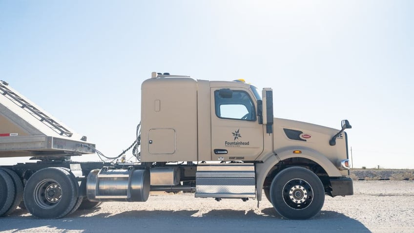 Big rigs deliver cargo with no humans at the wheel