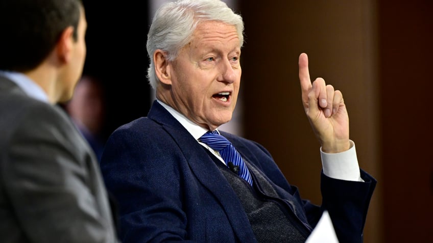 Bill Clinton speaks at Dealbook summit