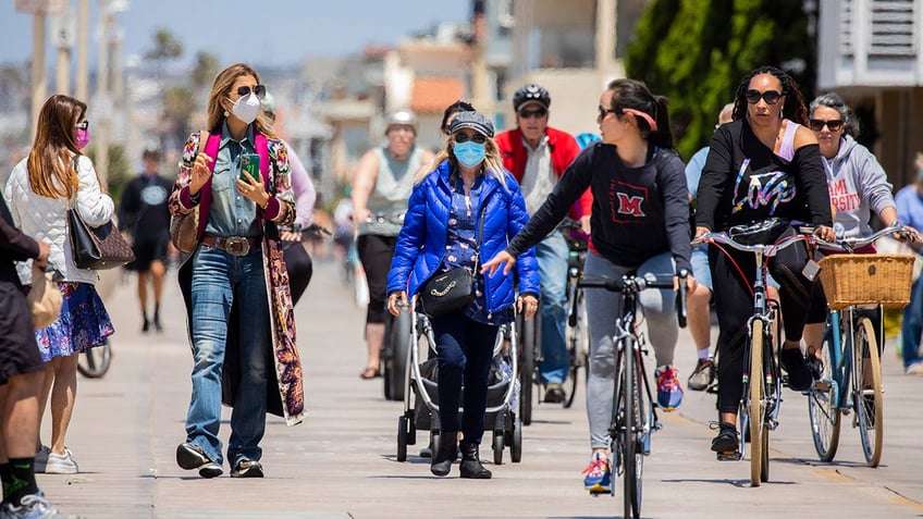 mask wearers outside