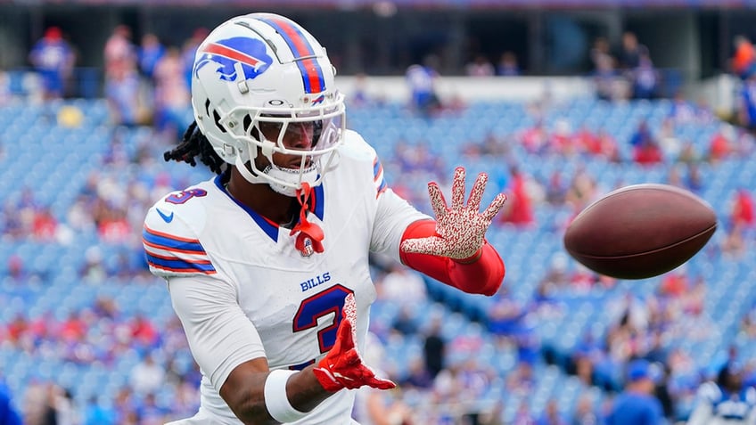 bills damar hamlin discusses first return to cincinnati since cardiac arrest im walking in with courage