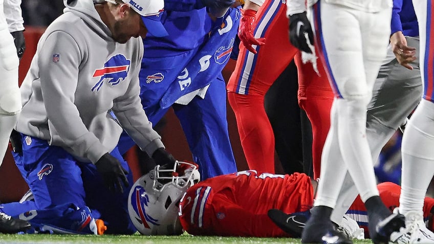 bills damien harris released from hospital dealing with neck pain after scary hit sunday night report