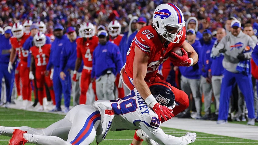 bills hold off giants at 1 yard line to win in thrilling fashion at home