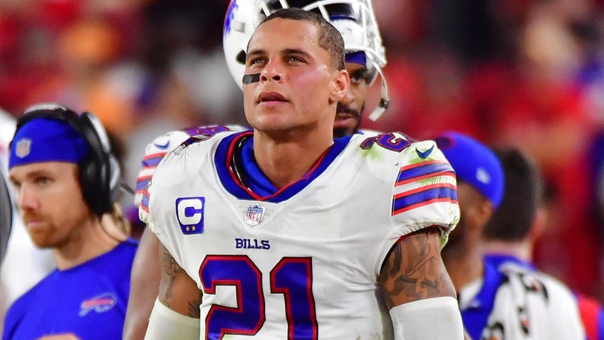 JORDAN poyer in TAMPa