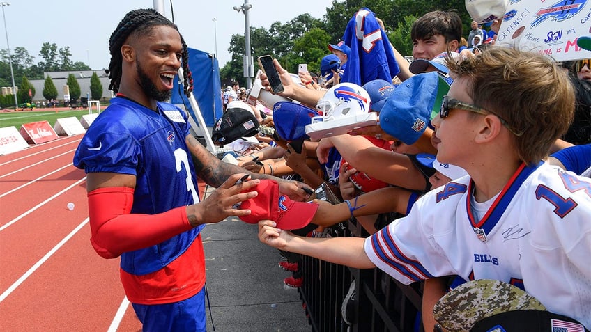 bills josh allen makes young fans day with help from brother my sister loves you