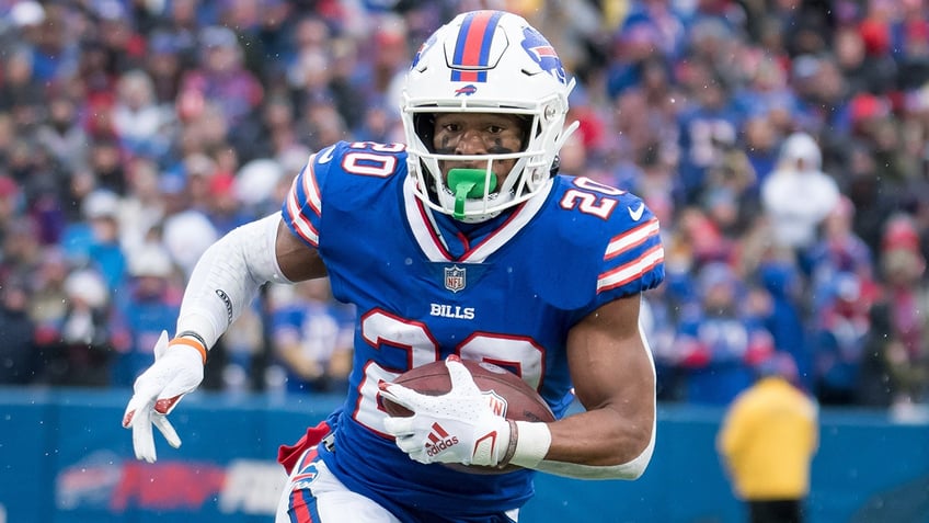 bills nyheim hines suffered potential season ending injury in freak jet ski accident report