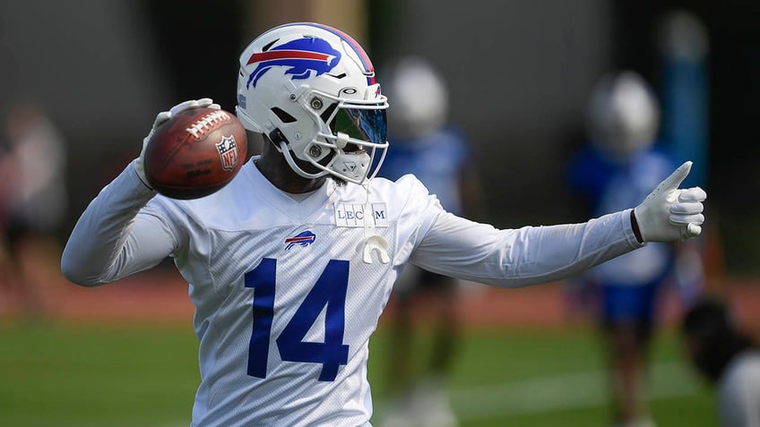 bills stefon diggs clears the air after offseason drama its all water under the bridge