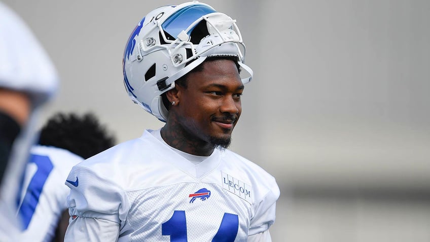 bills stefon diggs clears the air after offseason drama its all water under the bridge