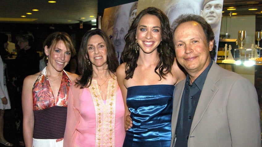 billy crystal with wife janice and daughters lindsay and jennifer