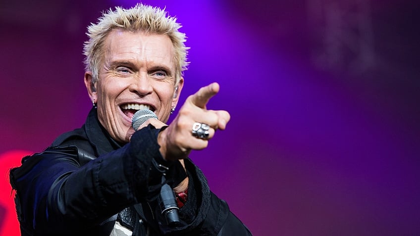 Billy Idol onstage