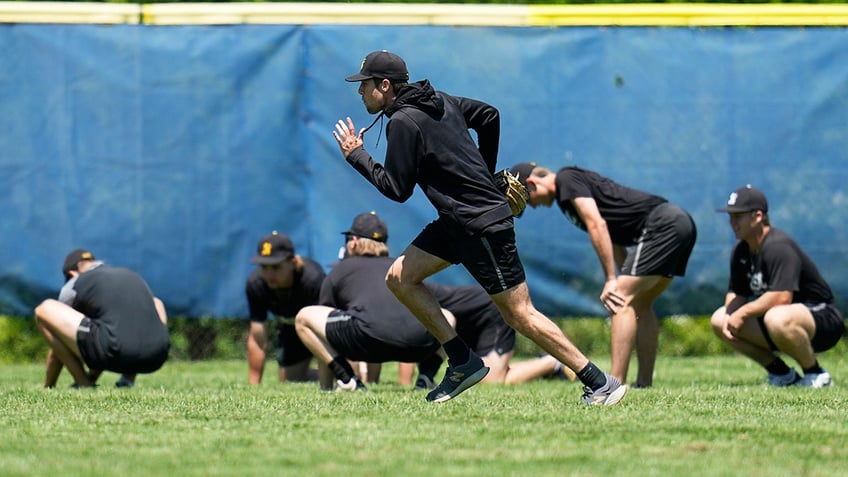 Birmingham-Southern players warm up