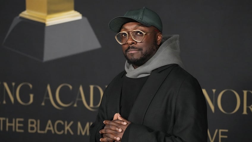 Will.i.am standing on the Grammys red carpet