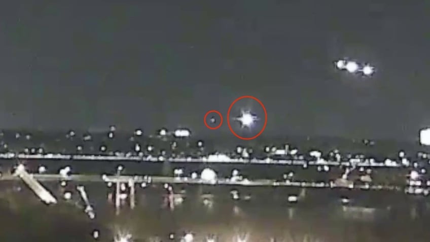 Video appears to show midair plane crash at Reagan Washington National