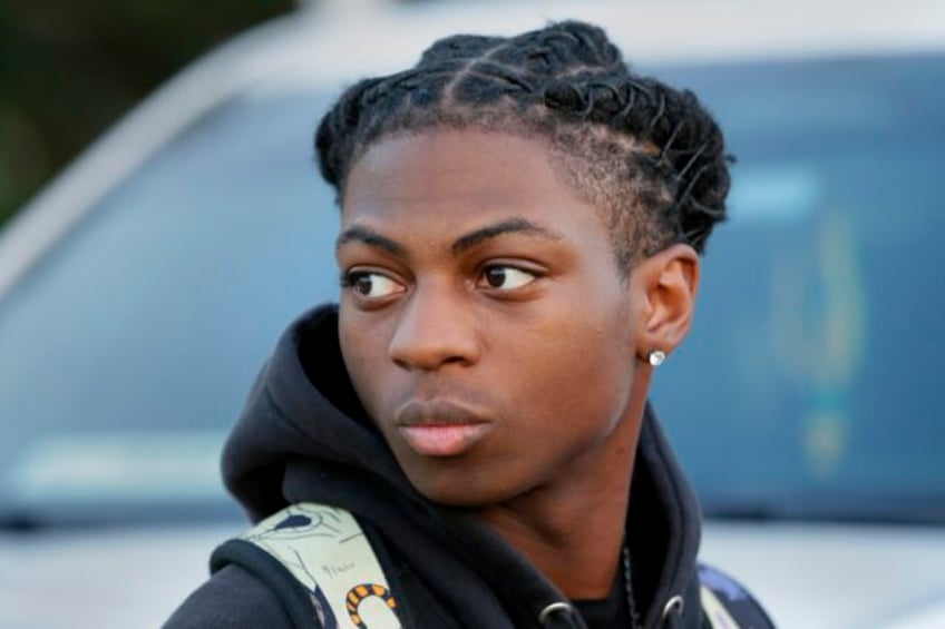 black student suspended over his hairstyle to be sent to an alternative education program