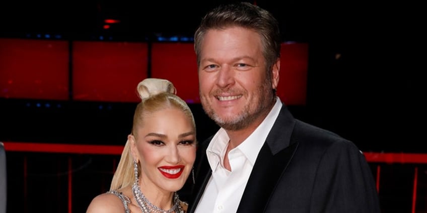 blake shelton invites gwen stefanis son onstage for his first ever public performance