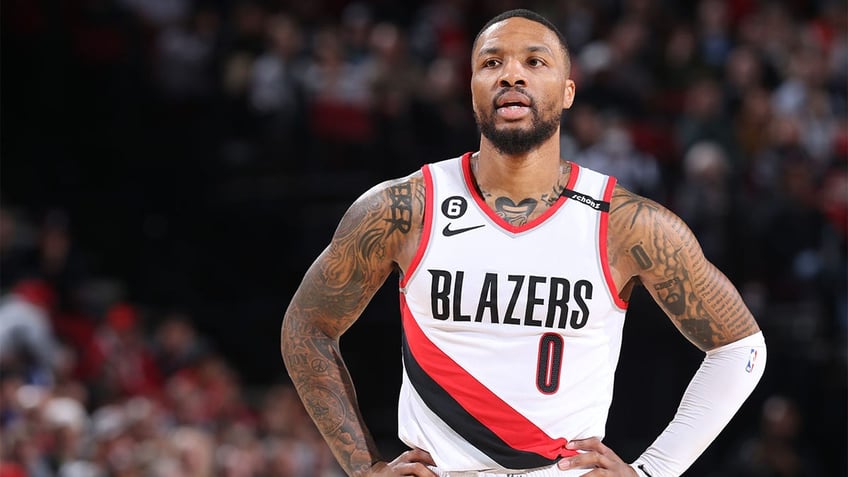 blazers trading seven time all star damian lillard to milwaukee bucks in three team deal report